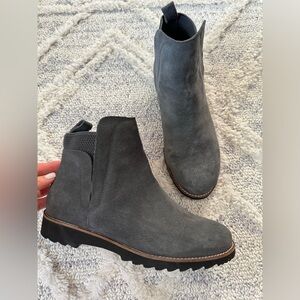 Blondo waterproof suede look boots size 7!
